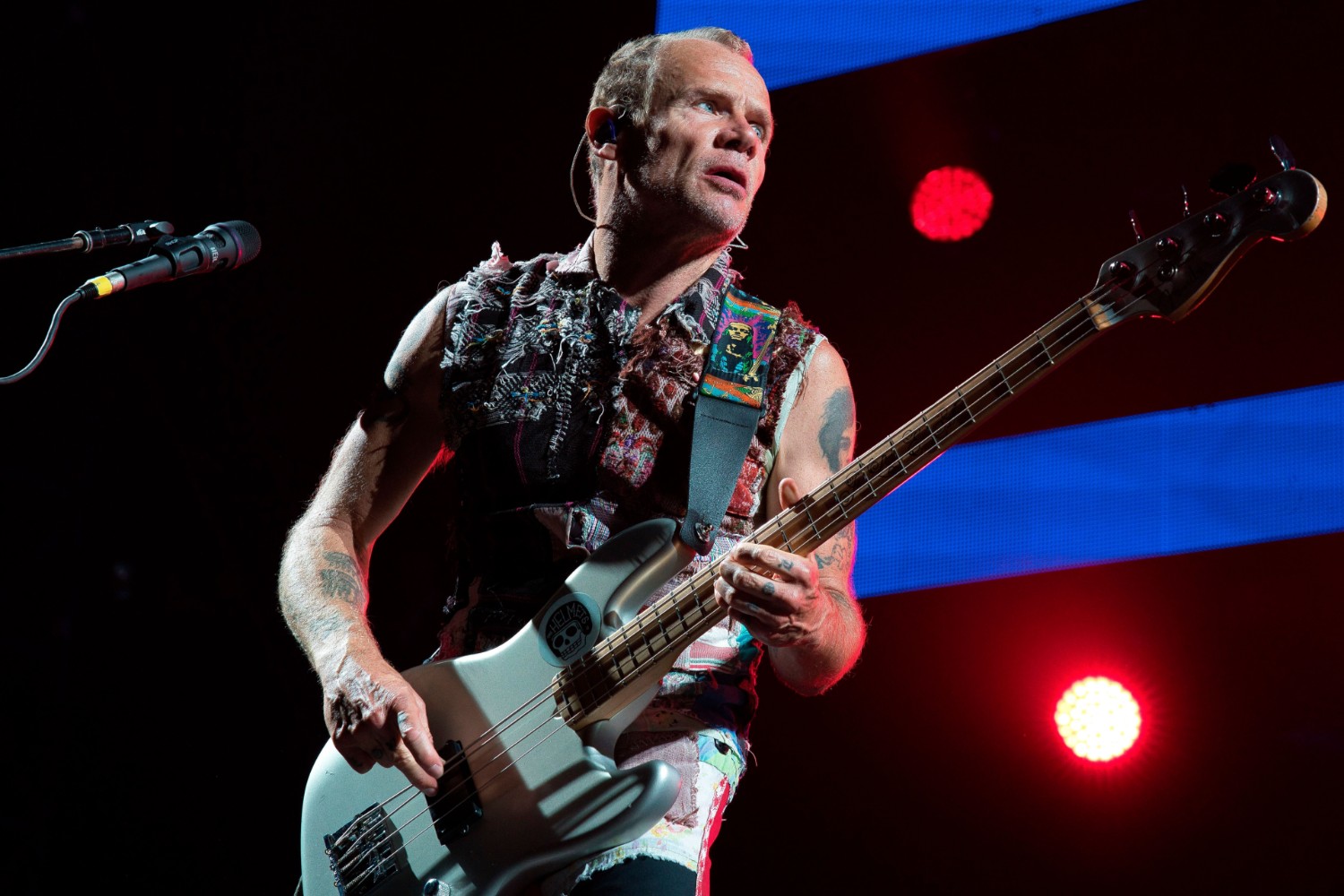 Flea: Το πρώτο σόλο βήμα του μπασίστα των Red Hot Chili Peppers είναι μία τζαζ προσευχή για αγάπη