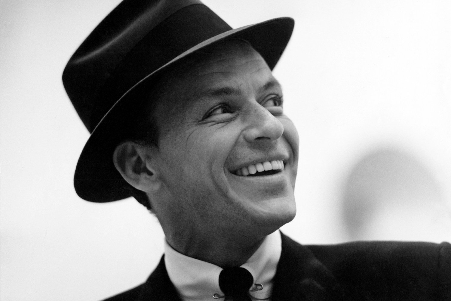 Γιατί ο Frank Sinatra απαγορεύτηκε στο Μεξικό – Η πολιτική, ο θρύλος και η νύχτα που δεν έσβησε ποτέ Γιατί ο Frank Sinatra απαγορεύτηκε στο Μεξικό – Η πολιτική, ο θρύλος και η νύχτα που δεν έσβησε ποτέ