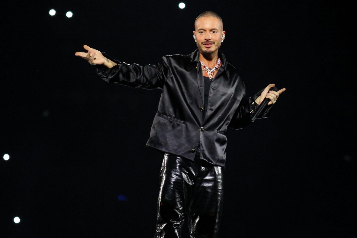 J Balvin: Η απρόσμενη συνήθεια που τον βοηθά να κοιμηθεί – Γιατί βλέπει ταινίες τρόμου πριν πέσει για ύπνο
