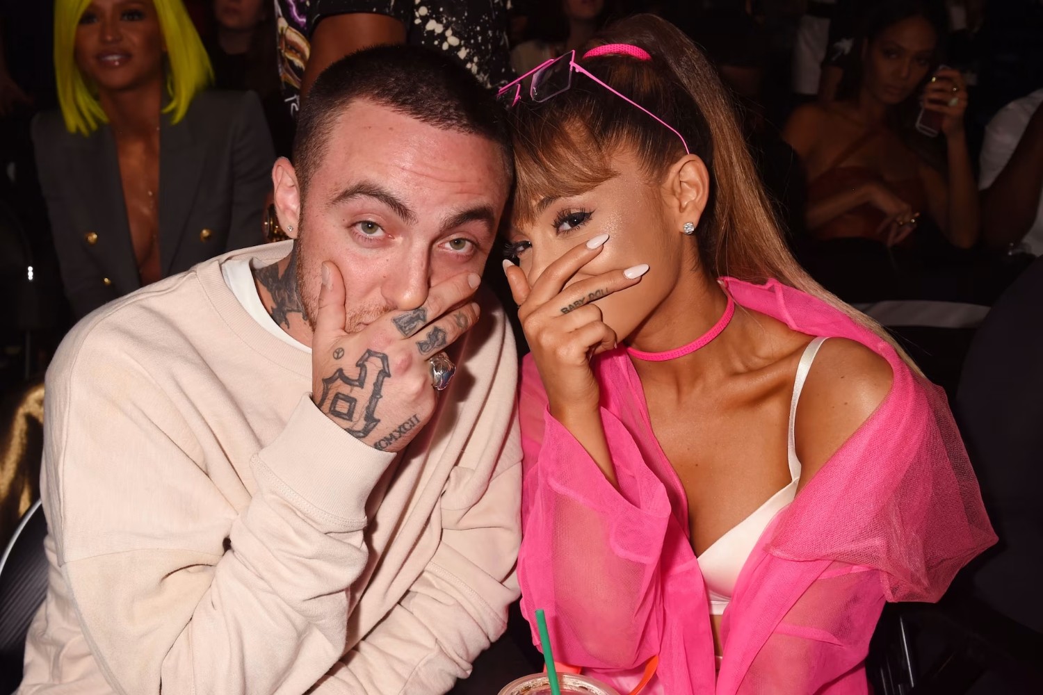 Ariana Grande: Πώς ο Mac Miller την ενθάρρυνε να αποβάλει το «προσωπείο» του Nickelodeon