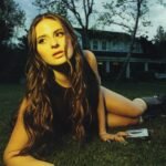 Η Natalie Jane βάζει το δικό της αστέρι στην κορυφή του δέντρου με το χριστουγεννιάτικο EP «Wishlist»