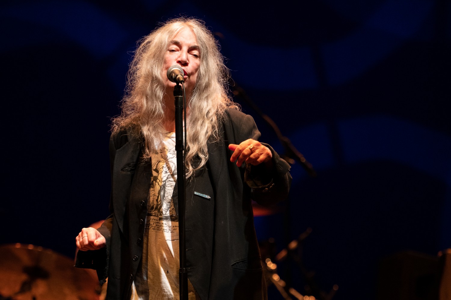 Η Patti Smith στην Αθήνα – Η ιέρεια της rock ποίησης έρχεται στον Λυκαβηττό