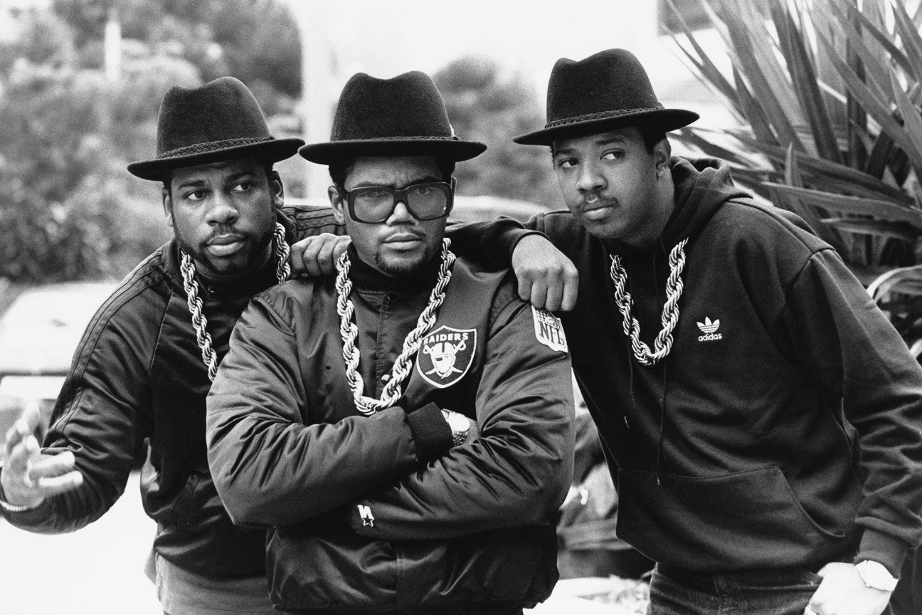 Οι Run-D.M.C. γιορτάζουν τα 40 χρόνια του «Raising Hell» – Το άλμπουμ που άλλαξε τους κανόνες της hip-hop Οι Run-D.M.C. γιορτάζουν τα 40 χρόνια του «Raising Hell» – Το άλμπουμ που άλλαξε τους κανόνες της hip-hop