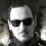 Χάρης Κατσιμίχας – «Μονόλογος Στην Ανηφόρα»: Μία εσωτερική συνομιλία με τη Γενιά του ’70