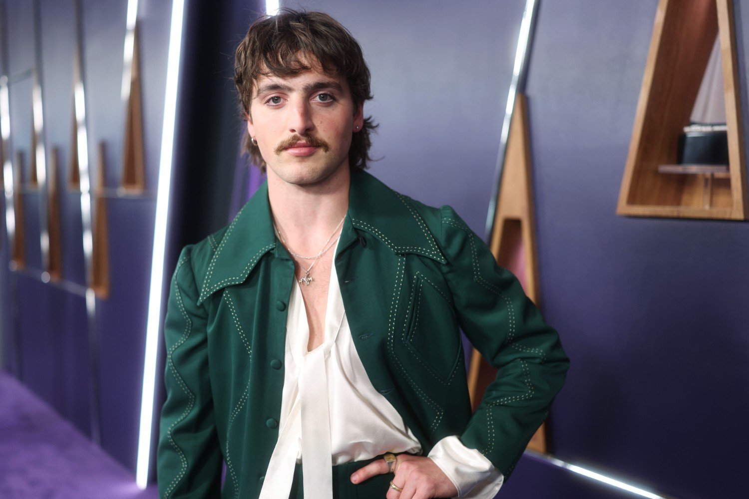 Benson Boone: Τα viral memes με τον Harry Styles και η επική διαφήμιση του Super Bowl με τον Ben Stiller