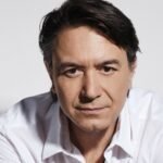 Γιάννης Κότσιρας: Το «Υπάρχει Ελπίδα» θυμίζει πως ακόμη και στις πιο δύσκολες στιγμές υπάρχει φως