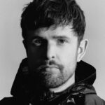 James Blake: Το νέο άλμπουμ «Trying Times» αναζητά το φως της οικειότητας στο σκοτάδι της εποχής μας