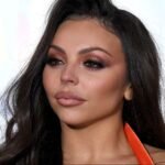 Η Jesy Nelson ξεσπά σε κλάματα για τη σπάνια πάθηση των δίδυμων παιδιών της: «Θέλω να είμαι απλώς η μαμά τους, όχι η νοσοκόμα τους»