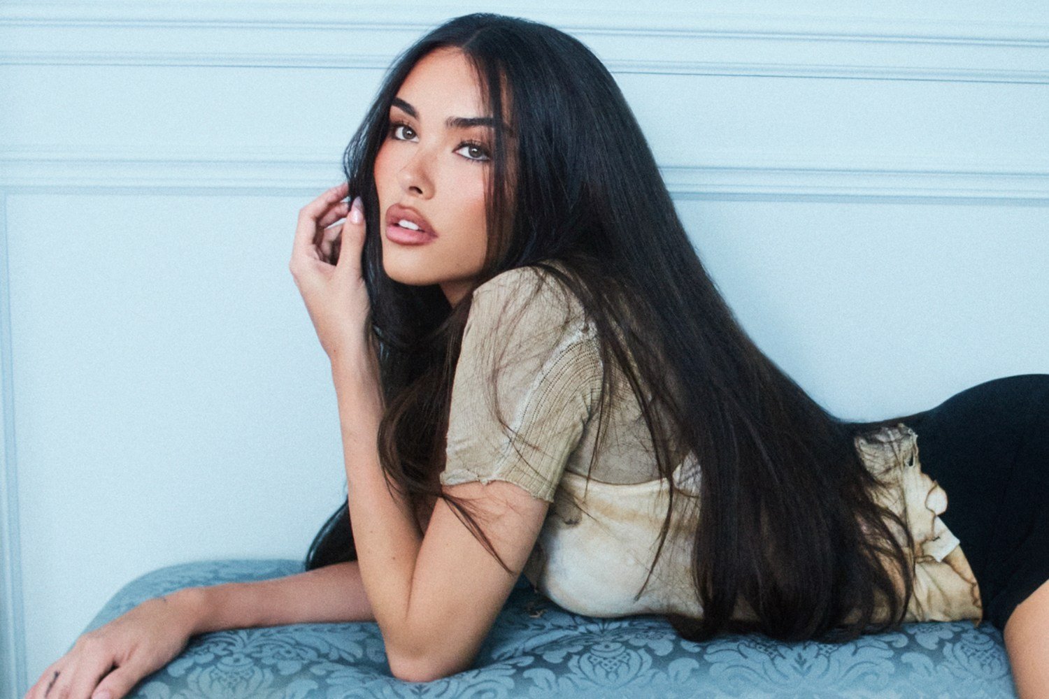 Madison Beer: Η ονειρική deluxe έκδοση του «Locket» επεκτείνει το μουσικό σύμπαν της