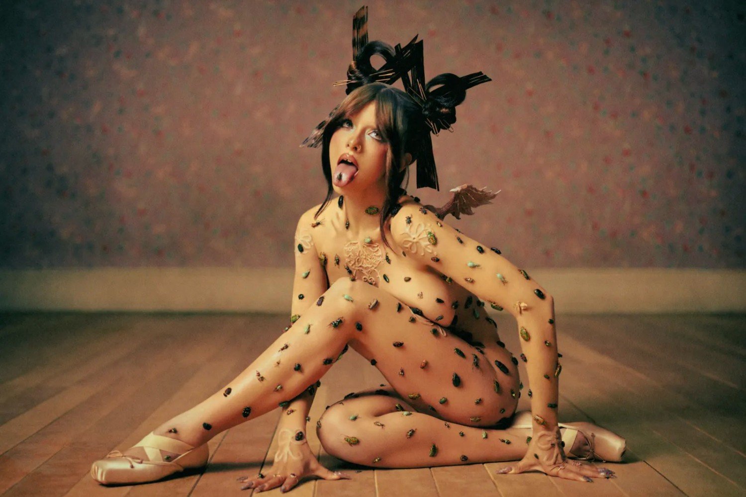 Η Melanie Martinez αλλάζει δέρμα και μιλά για όσα οι άλλοι σωπαίνουν με το «POSSESSION»