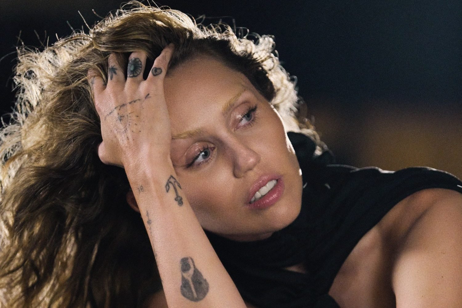 Miley Cyrus: Το «Party In The U.S.A.» επιστρέφει στα charts και αποδεικνύει ότι δεν ζει μόνο από τη νοσταλγία