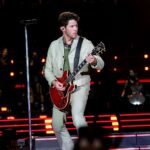Nick Jonas: Πώς έμαθε να μην κοιτά τις άδειες θέσεις στις συναυλίες – «Απολαμβάνω αυτό που συμβαίνει εκείνη τη στιγμή»