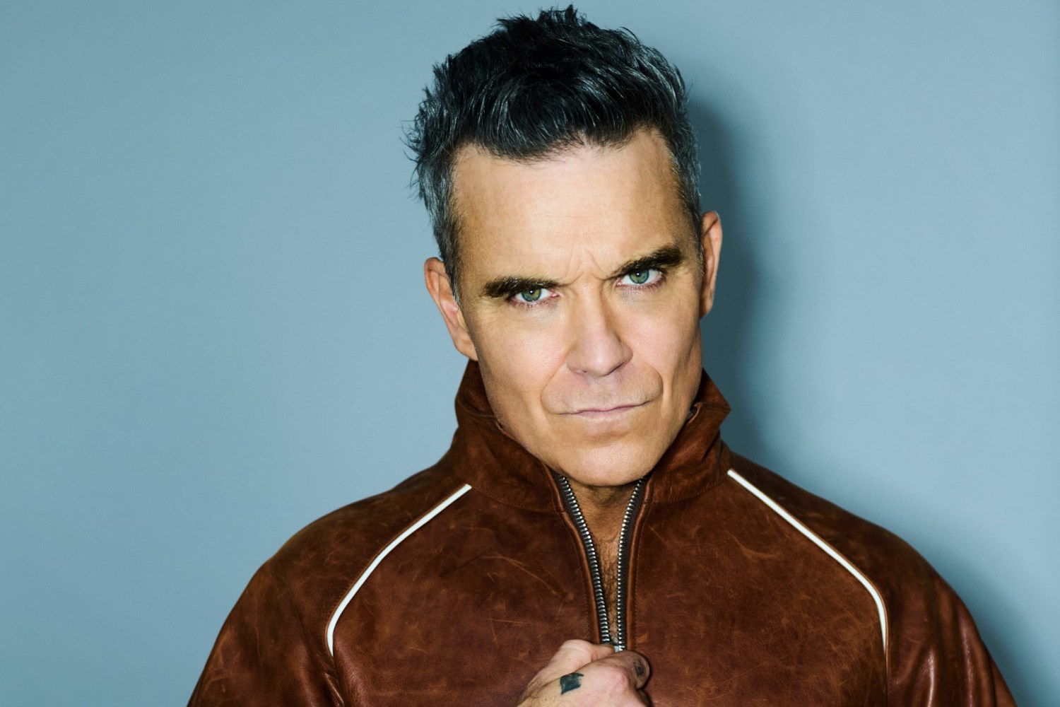 Ο Robbie Williams κυκλοφορεί το νέο άλμπουμ «Britpop» – Μια χαοτική αλλά γοητευτική χρονομηχανή πίσω στα ’90s Ο Robbie Williams κυκλοφορεί το νέο άλμπουμ «Britpop» – Μια χαοτική αλλά γοητευτική χρονομηχανή πίσω στα ’90s