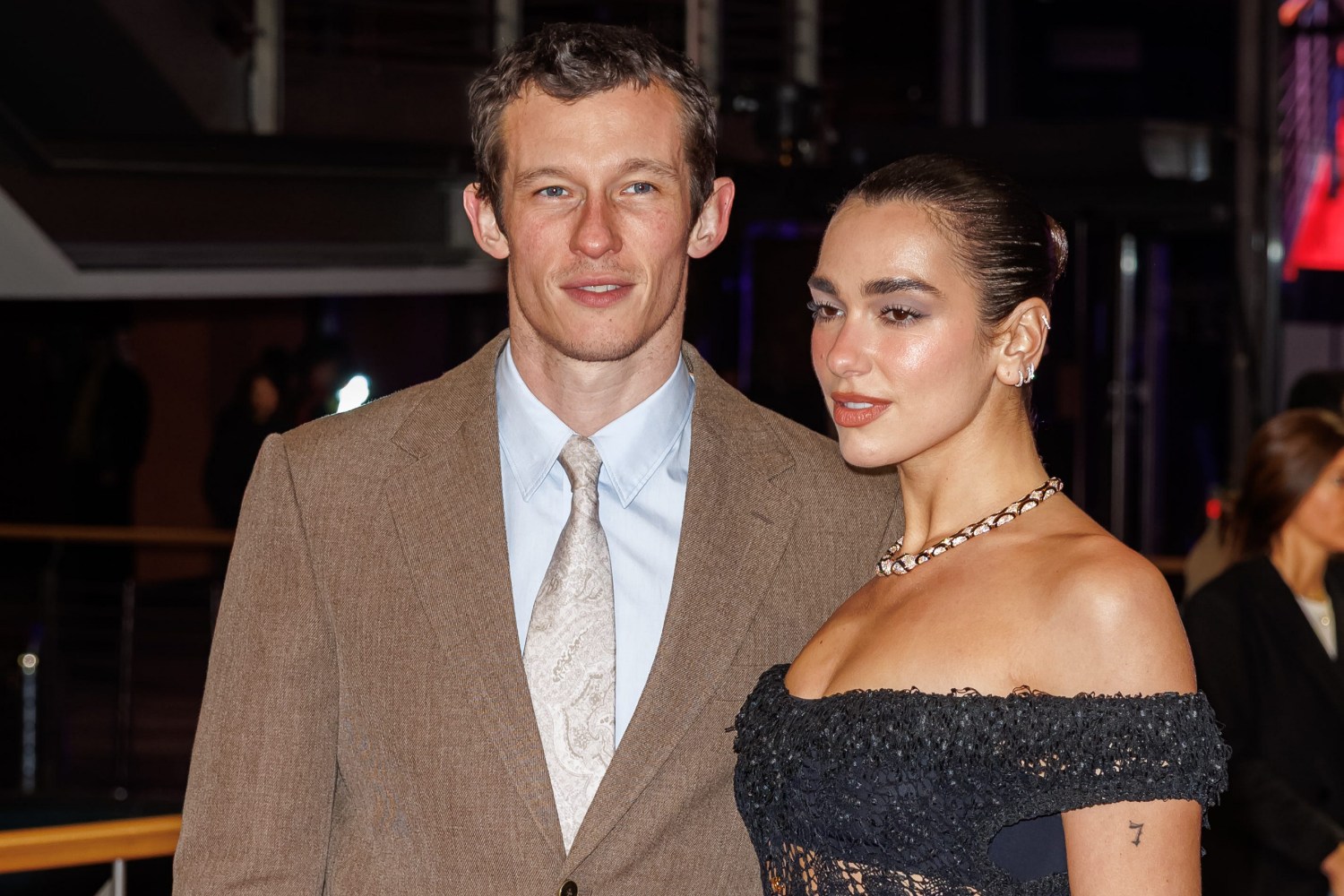 Dua Lipa: Η εμφάνιση – έκπληξη στην Berlinale στο πλευρό του Callum Turner που έκανε τα φλας να αστράφτουν