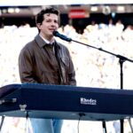 Ο Charlie Puth «ήθελε να τιμήσει» τη Whitney Houston με την εμφάνισή του στο Super Bowl 2026