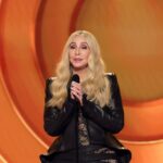 Η Cher είναι «χαρούμενη» για την εμφάνισή της στα Grammy παρά το viral λάθος