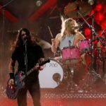 Foo Fighters: «Ο Taylor Hawkins είναι ακόμα μέλος μας» – H εκκωφαντική παρουσία του μέσα από την απουσία του