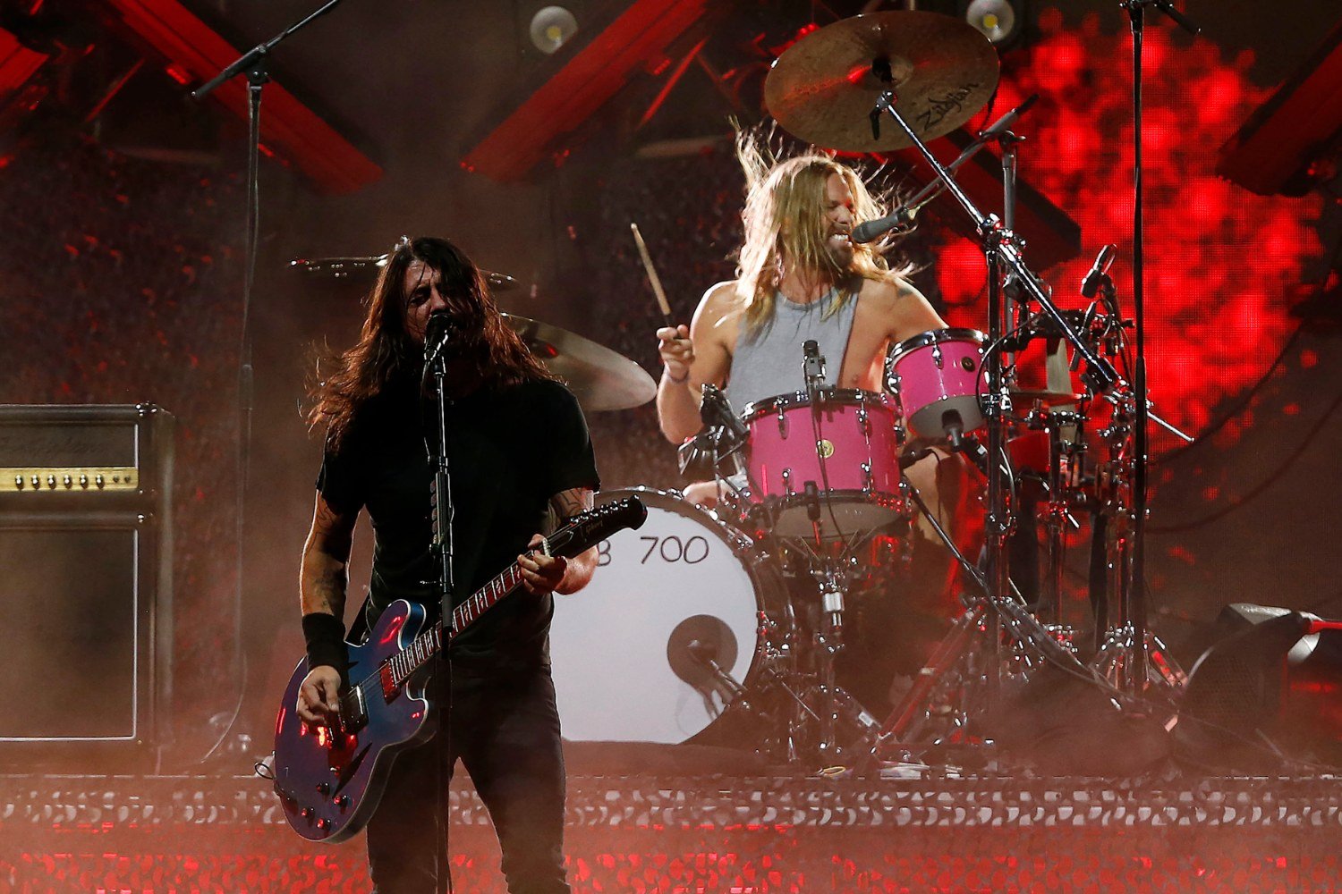 Foo Fighters: «Ο Taylor Hawkins είναι ακόμα μέλος μας» – H εκκωφαντική παρουσία του μέσα από την απουσία του