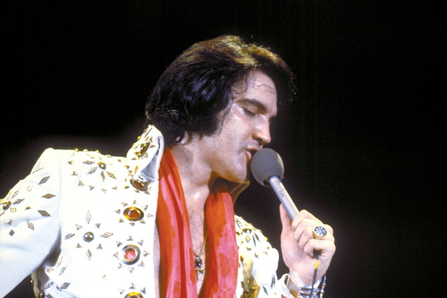 Το «EPiC: Elvis Presley in Concert» είναι η πιο ειλικρινής του στιγμή του βασιλιά