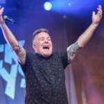 Ο Ken Casey των Dropkick Murphys κατακεραυνώνει τον Ed Sheeran: «Γονάτισε μπροστά στους διοργανωτές»