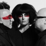 Puscifer: «Μπορεί όλα να μοιάζουν σκοτεινά, αλλά ο άνθρωπος στον πυρήνα του είναι φως»