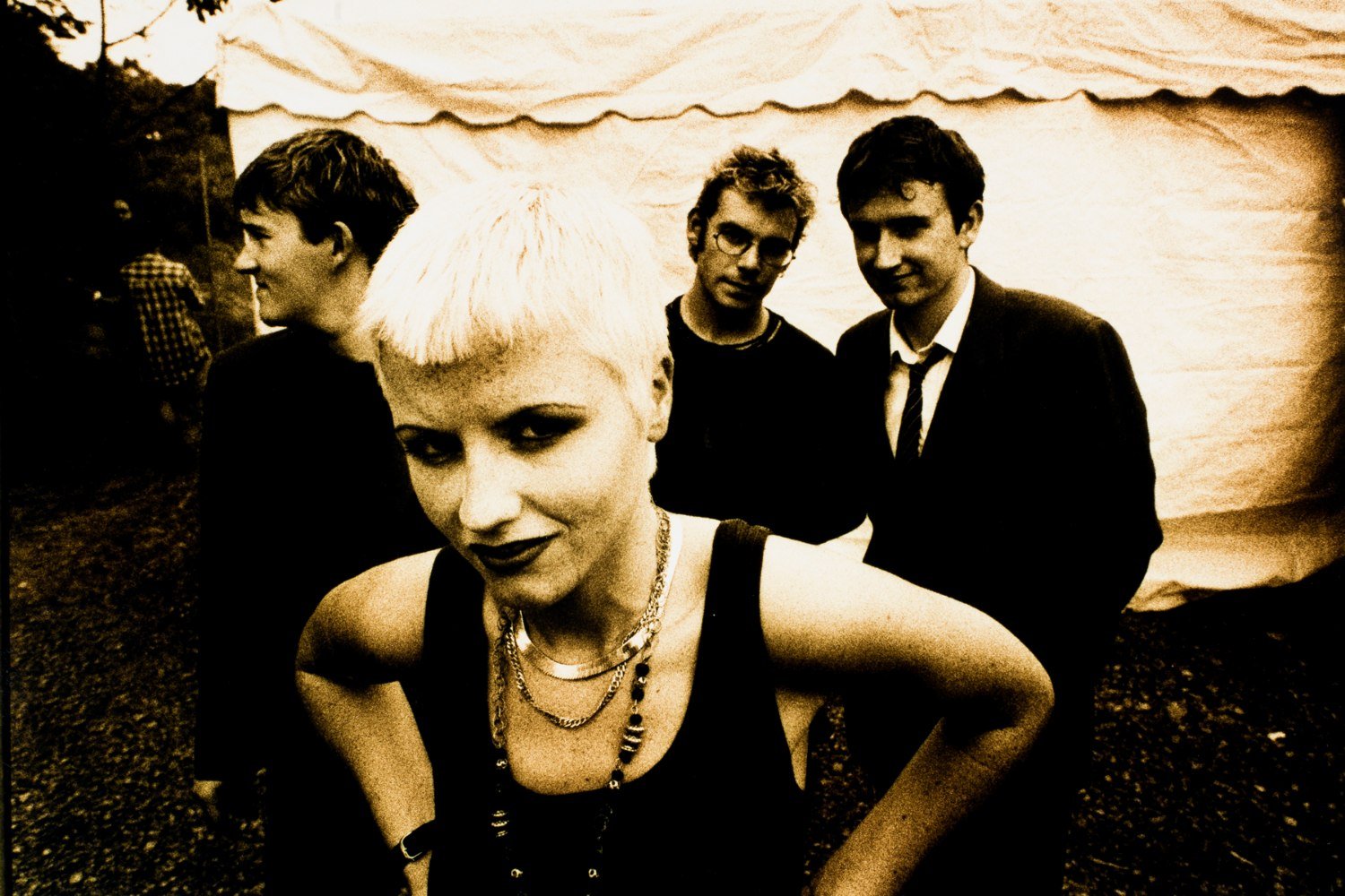 «Linger»: Γιατί η διαχρονική επιτυχία των The Cranberries συνεχίζει να μας συγκινεί μέχρι σήμερα