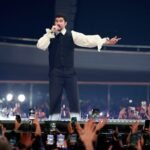 Bad Bunny: Φόρος τιμής στον Avicii στη Στοκχόλμη με μία ιδιαίτερη διασκευή του «Wake Me Up»