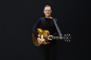 Ο Bryan Adams απαντά στον Donald Trump με το «Lake Ontario»: Η λίμνη Οντάριο δεν πωλείται