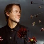 Ed O’Brien: Το «Abbeycwmhir» γεννήθηκε μέσα από το σκοτάδι και βρήκε το φως στη φύση της Ουαλίας