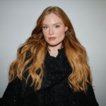 Freya Ridings: Η λυτρωτική επιστροφή και η μάχη απέναντι στην τοξική μουσική βιομηχανία