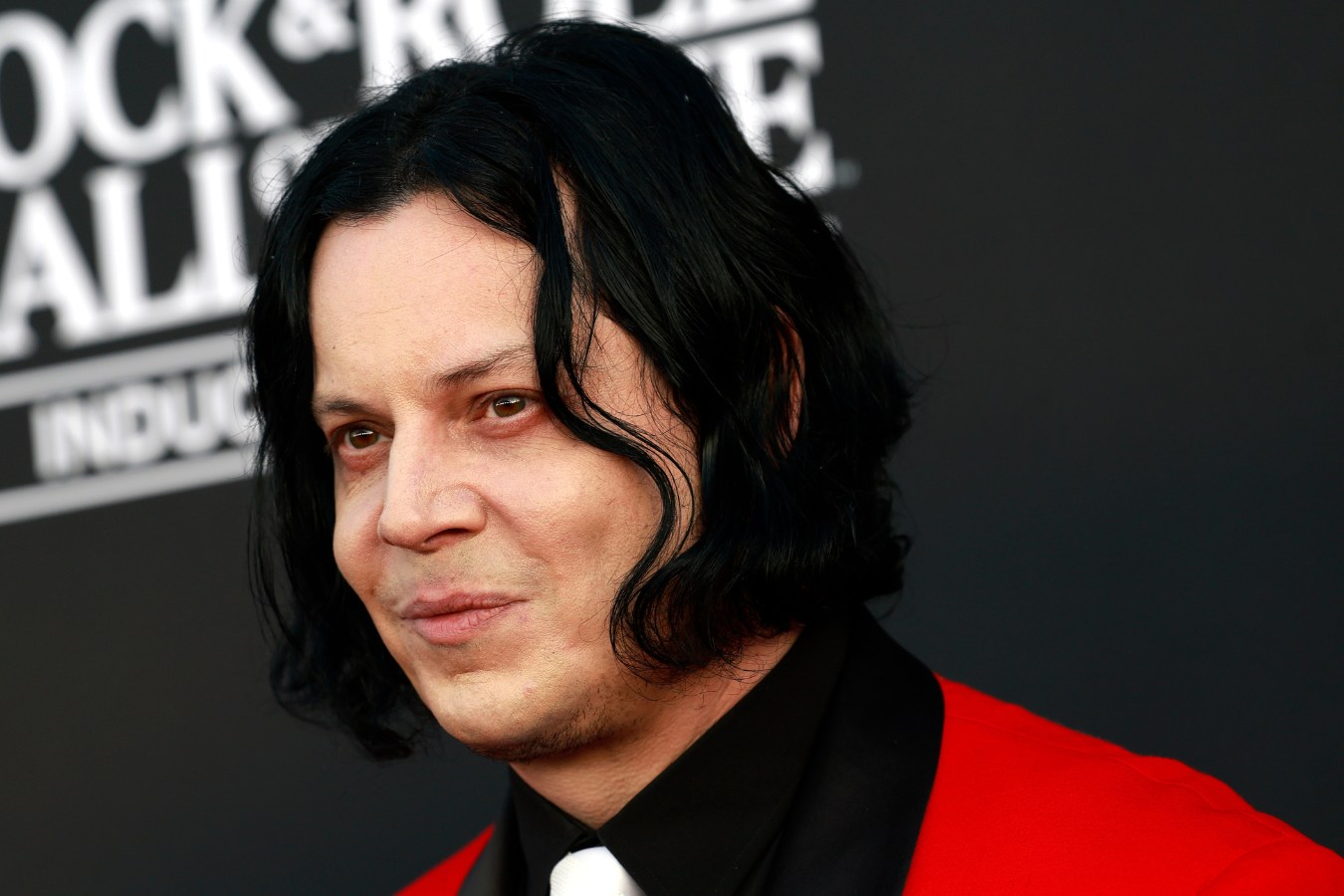 Jack White: Το δριμύ ερώτημα προς τους Χριστιανούς υποστηρικτές του Donald Trump – «Πώς ανέχεστε αυτή τη βλασφημία;»