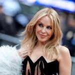 Kylie Minogue και Margot Robbie ζωντανεύουν ξανά το «Come Into My World» σε μία ονειρική καμπάνια της Chanel – δια χειρός Michel Gondry