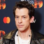Mark Ronson: Το συγκινητικό αφιέρωμα στην Amy Winehouse στα BRIT Awards 2026 – «Η ημέρα που τη γνώρισα άλλαξε τη ζωή μου για πάντα»