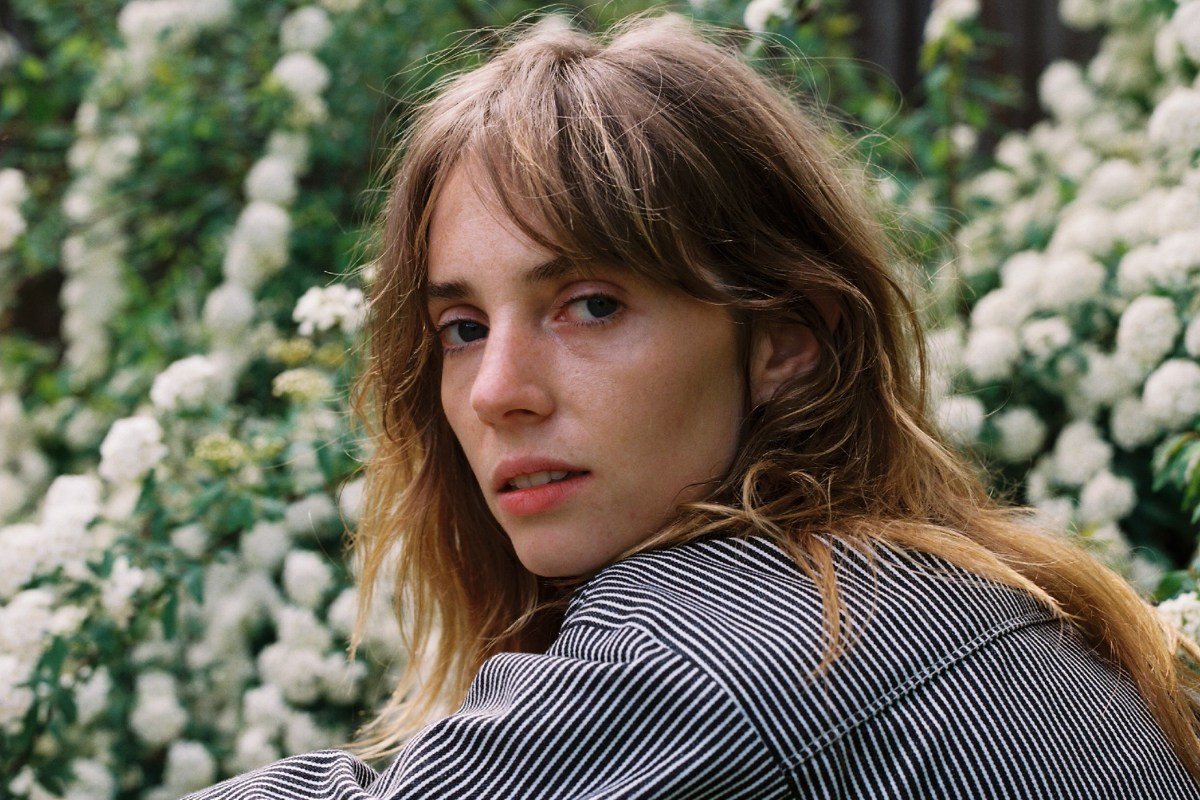 Maya Hawke: «Μισώ να κυκλοφορώ μουσική – Mοιάζει με κηδεία παρά με γιορτή» Maya Hawke: «Μισώ να κυκλοφορώ μουσική – Mοιάζει με κηδεία παρά με γιορτή»