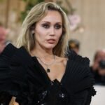 Η Miley Cyrus αποκαθιστά την αλήθεια για τις αμοιβές της από το «Hannah Montana»: «Τα χρήματα πήγαιναν στον δικό μου τραπεζικό λογαριασμό»