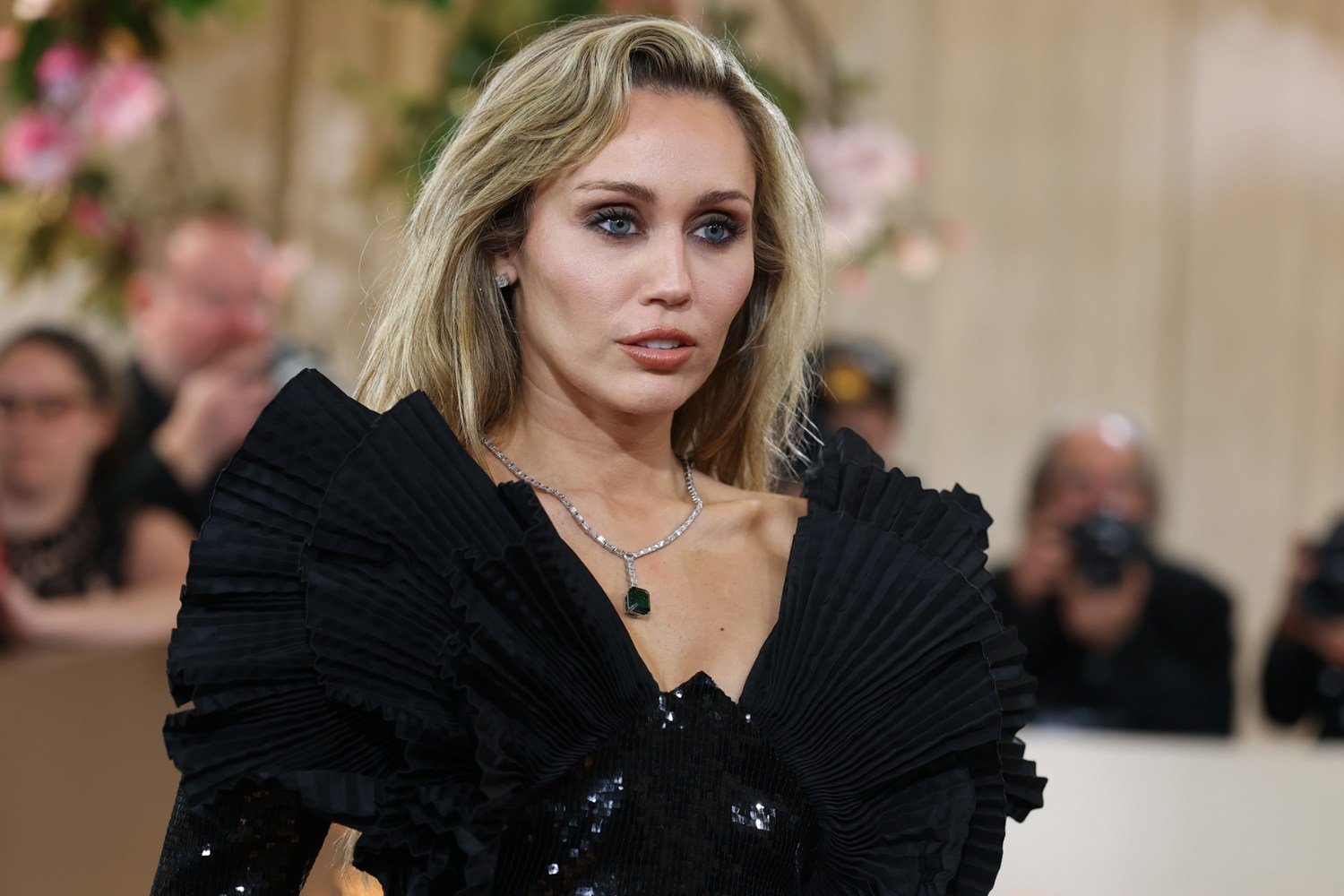 Η Miley Cyrus αποκαθιστά την αλήθεια για τις αμοιβές της από το «Hannah Montana»: «Τα χρήματα πήγαιναν στον δικό μου τραπεζικό λογαριασμό»
