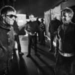 Oasis: Το «Don’t Look Back In Anger» αποκαλύπτει την άλλη πλευρά της επανένωσης των Liam και των Noel Gallagher