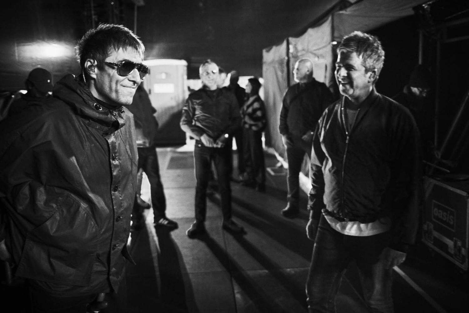 Oasis: Το «Don’t Look Back In Anger» αποκαλύπτει την άλλη πλευρά της επανένωσης των Liam και των Noel Gallagher