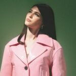 Sienna Spiro: Το video clip του «The Visitor» καθηλώνει – Μια ιστορία αγάπης που καταρρέει μπροστά στα μάτια σας