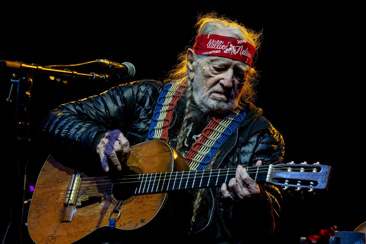 Ο Willie Nelson καλεί τις τοπικές κοινωνίες να αντισταθούν στην κατασκευή κέντρων δεδομένων