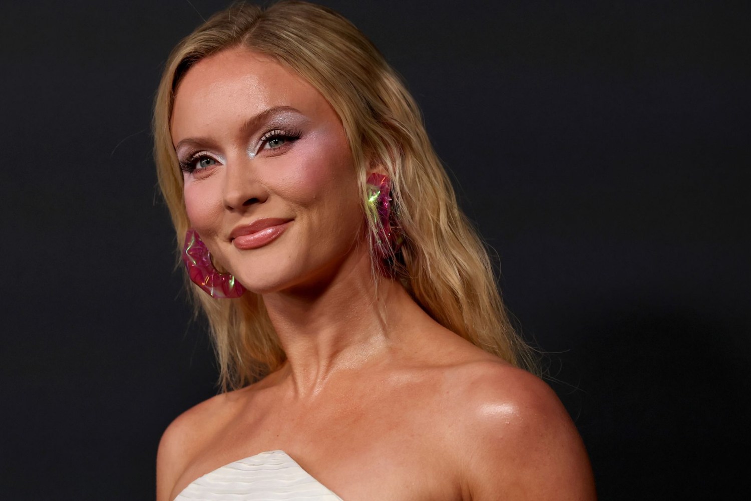 Zara Larsson: «Είναι απάνθρωπο» – Η οργή της για τη χρήση του «Midnight Sun» σε βίντεο του Λευκού Οίκου με απελάσεις