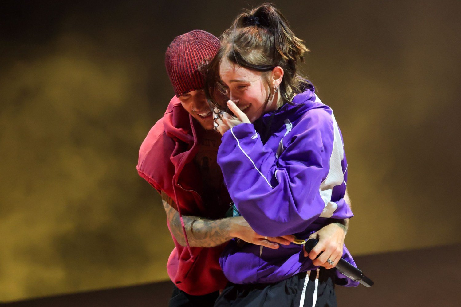 Η Billie Eilish «κατέρρευσε» πριν ανέβει στη σκηνή με τον Justin Bieber στο Coachella: «Τα πόδια μου λύγισαν»