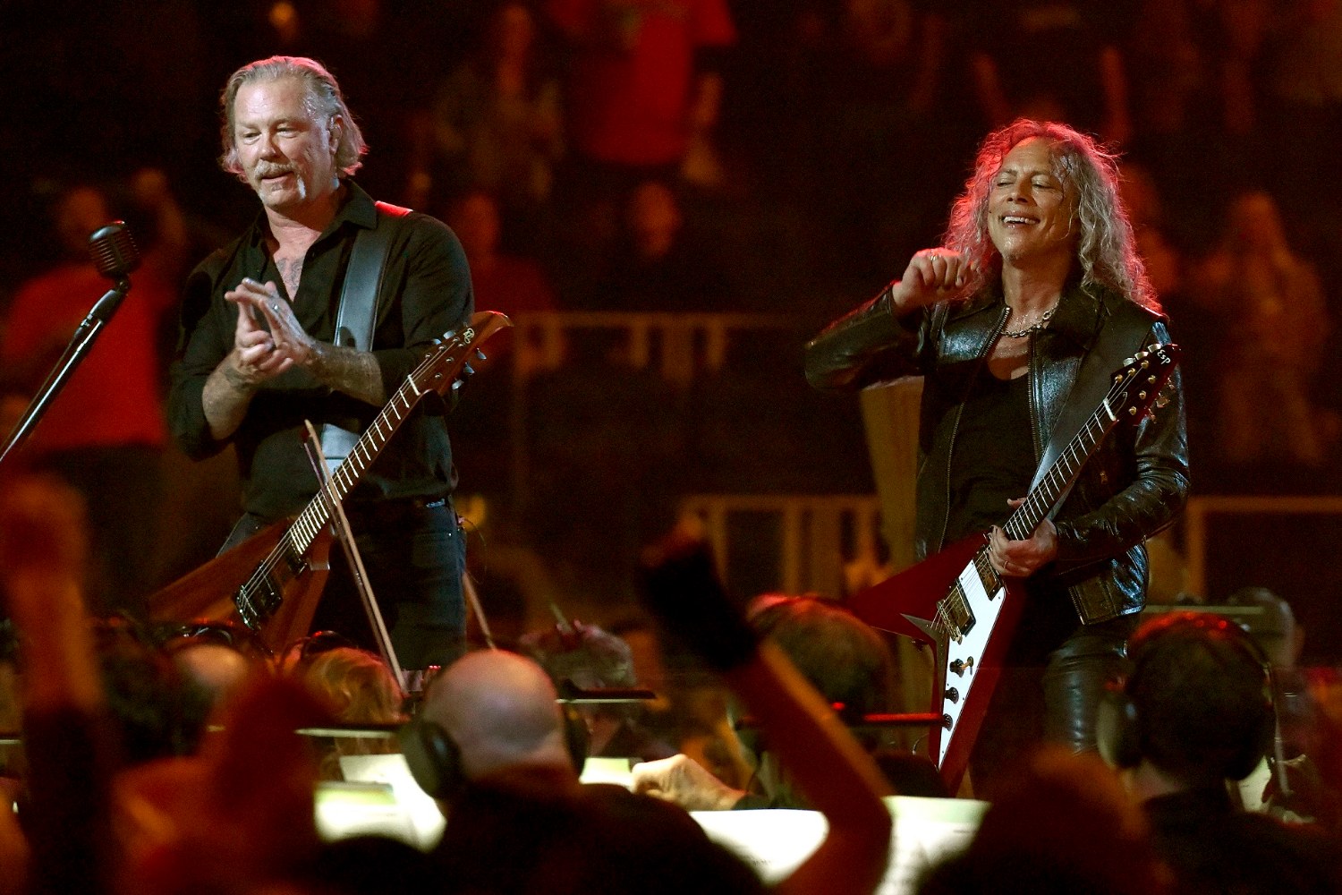 Metallica: Το συγκινητικό «αντίο» στον μαέστρο Michael Tilson Thomas – Η ιστορική συνάντηση της metal με την κλασική μουσική