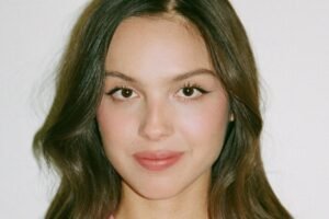 Olivia Rodrigo: Απαντά στις φήμες για χρήση τεχνητής νοημοσύνης στο video clip του «Expectations»