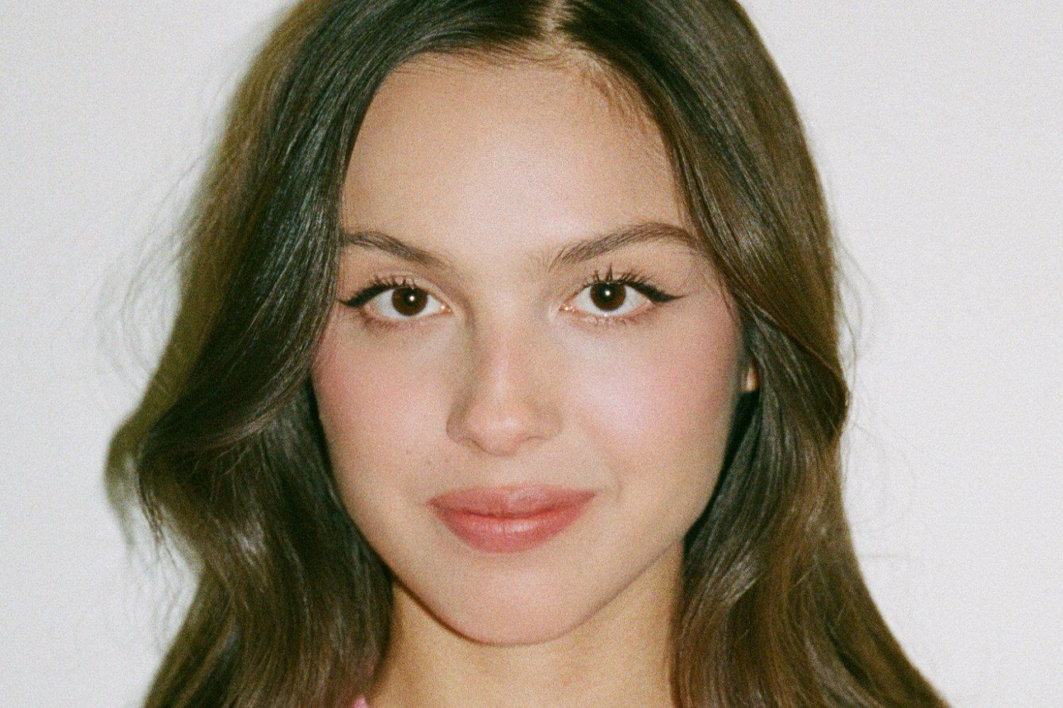 Η Olivia Rodrigo αποκαλύπτει το «The Cure» – Το αγαπημένο της τραγούδι από το νέο άλμπουμ της