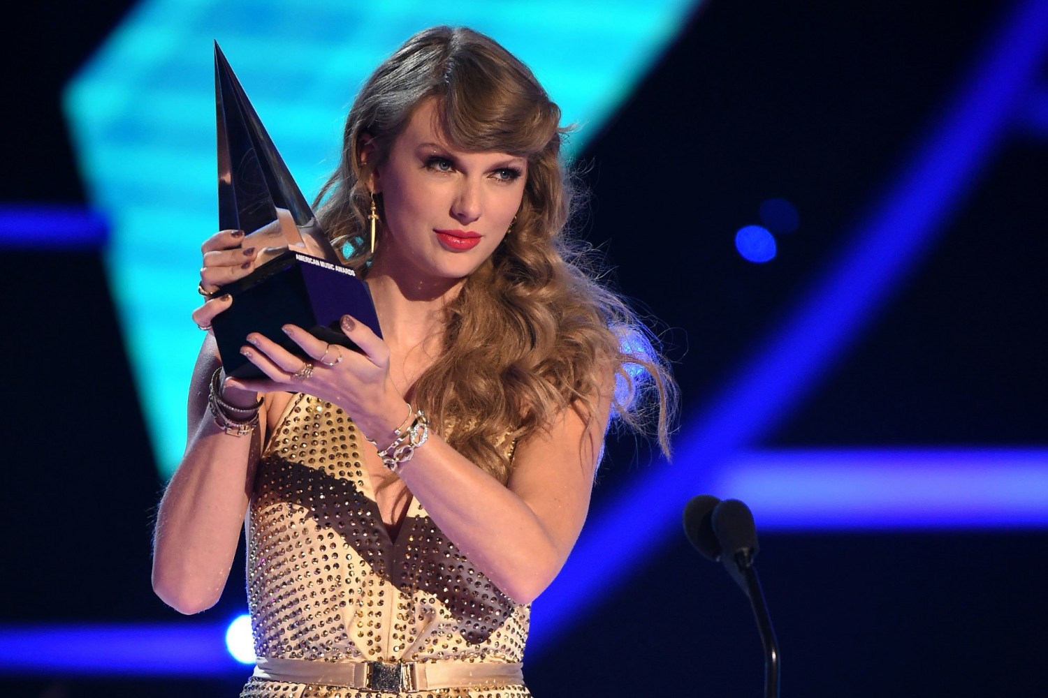 American Music Awards 2026: Η Taylor Swift κυριαρχεί στις υποψηφιότητες