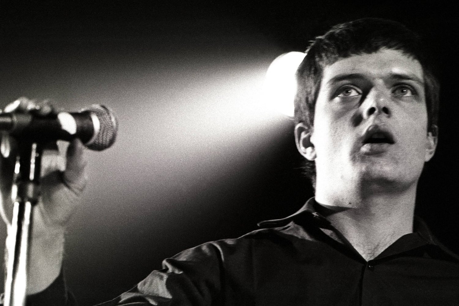 Ian Curtis: Στο φως προσωπικές επιστολές και χειρόγραφοι στίχοι των Joy Division