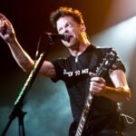 Jason Newsted: Η βραδιά που το κοινό πετούσε βελάκια στους Metallica στη σκηνή