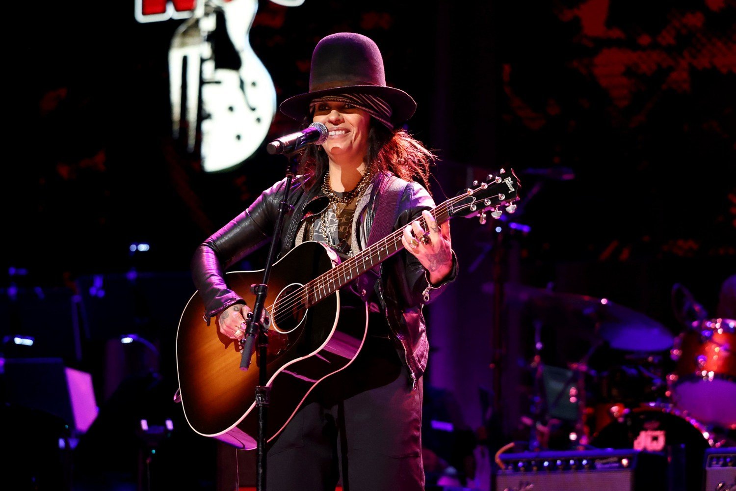 «Ξύπνα»: Η Linda Perry καλεί τη Madonna να σταματήσει να κυνηγά τις τάσεις «Ξύπνα»: Η Linda Perry καλεί τη Madonna να σταματήσει να κυνηγά τις τάσεις