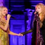 Sabrina Carpenter και Stevie Nicks ένωσαν τις φωνές τους στο Met Gala 2026 και σταμάτησαν τον χρόνο